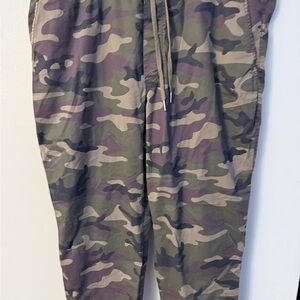 Gap camouflage cargo jogger pant size XL